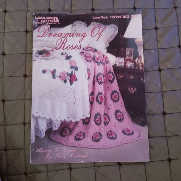 3 Vintage Leisure Arts Crochet Pattern Books Afghans Pansies Roses - Picture 4 of 7